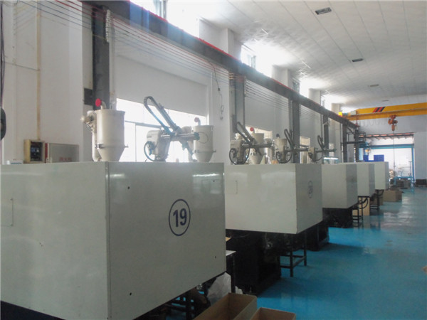 江南(中国)江南注册厂注塑部车间